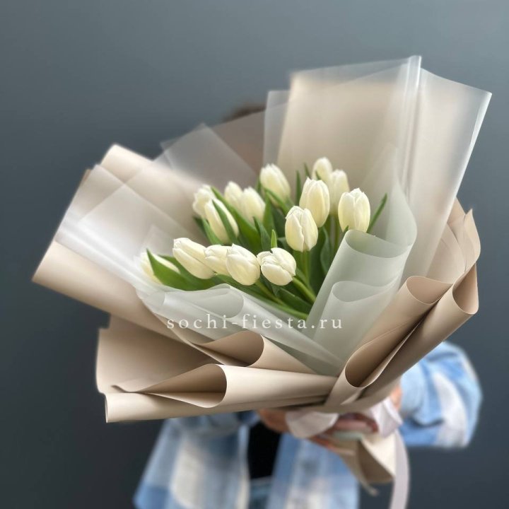 Букет из 15 белых тюльпанов в Новосибирске