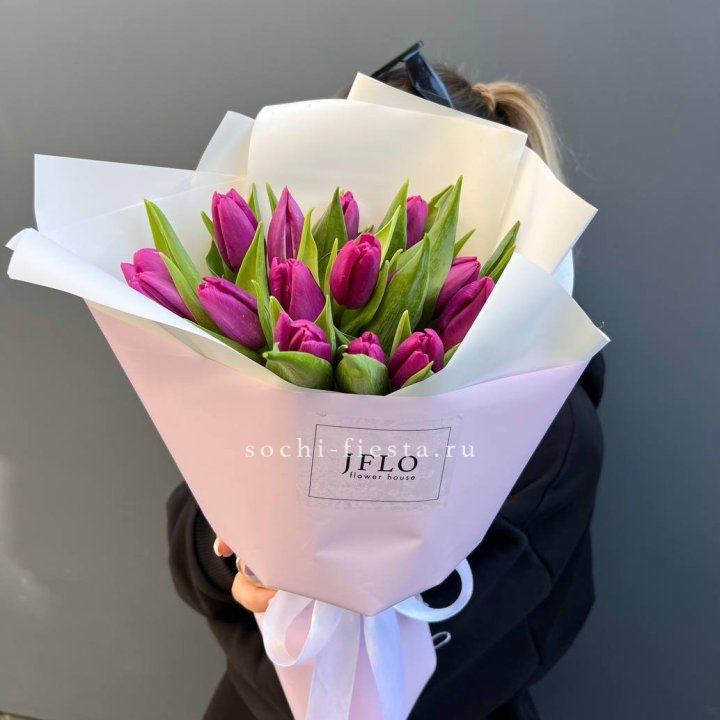 15 пурпурных тюльпанов в Новосибирске