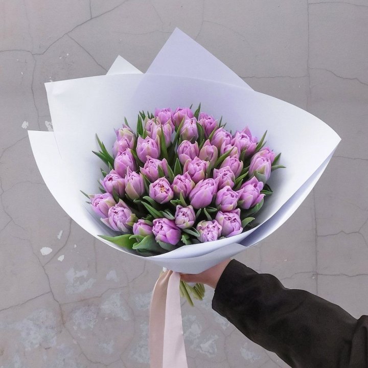 35 сиреневых тюльпанов в Новосибирске
