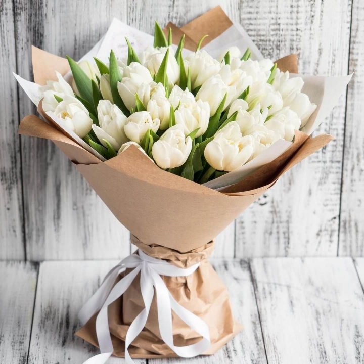 25 белых тюльпанов в Новосибирске