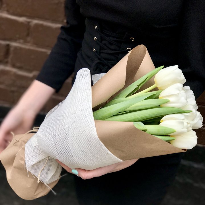 Букет белых тюльпанов в Новосибирске