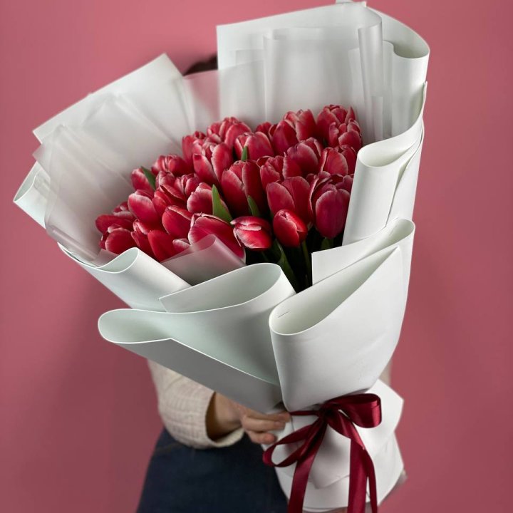 Букет красных тюльпанов в Новосибирске