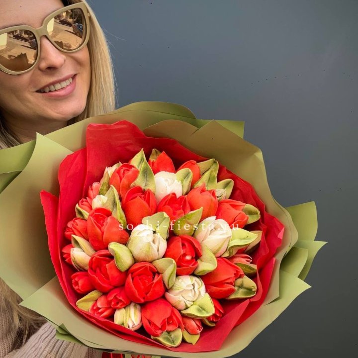 Зефирный букет из тюльпанов с доставкой в Новосибирске